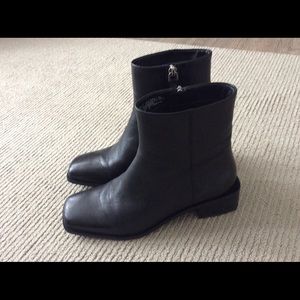 HM black boots.